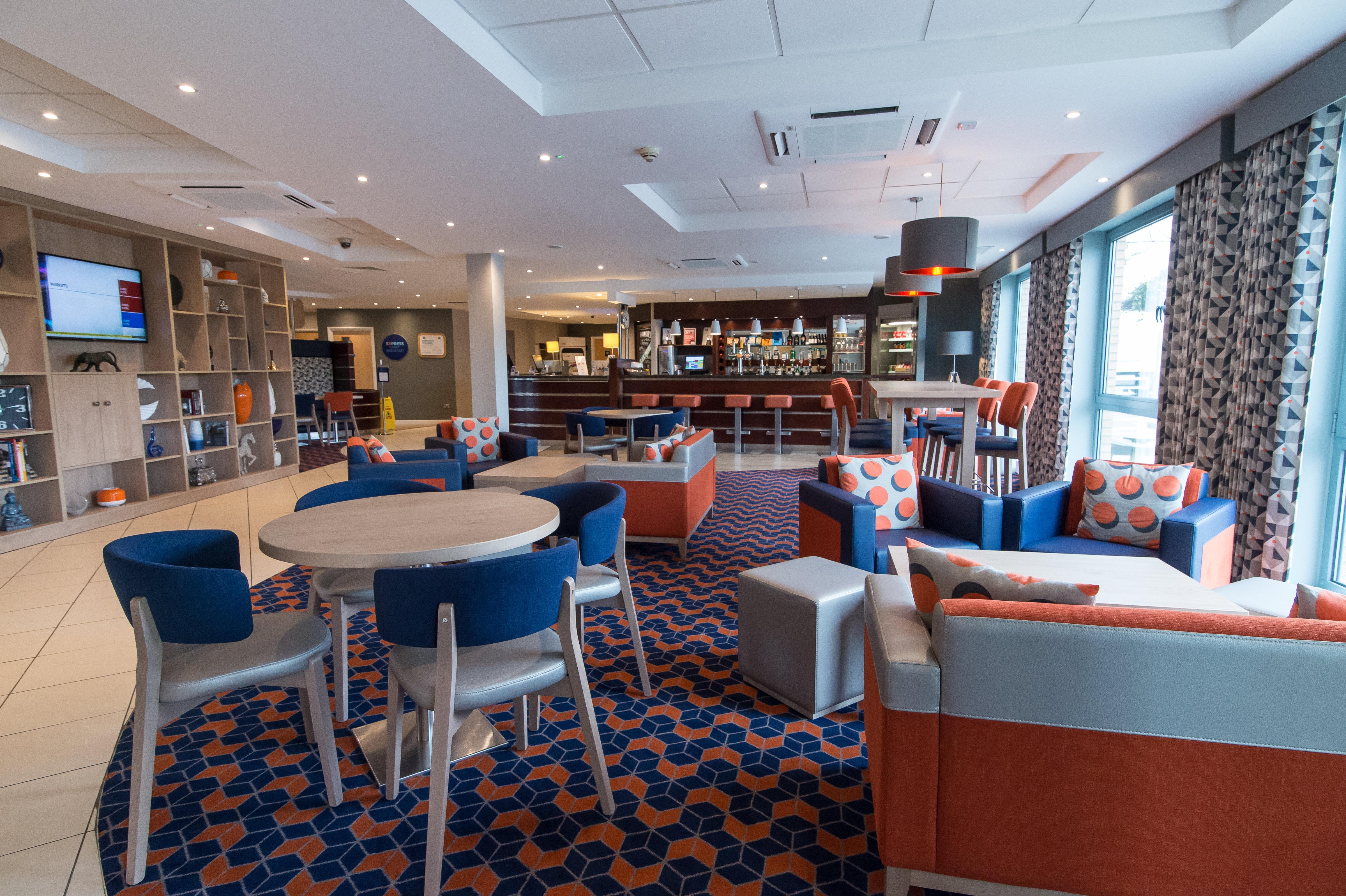 Holiday Inn Express Dunfermline By Ihg Εξωτερικό φωτογραφία