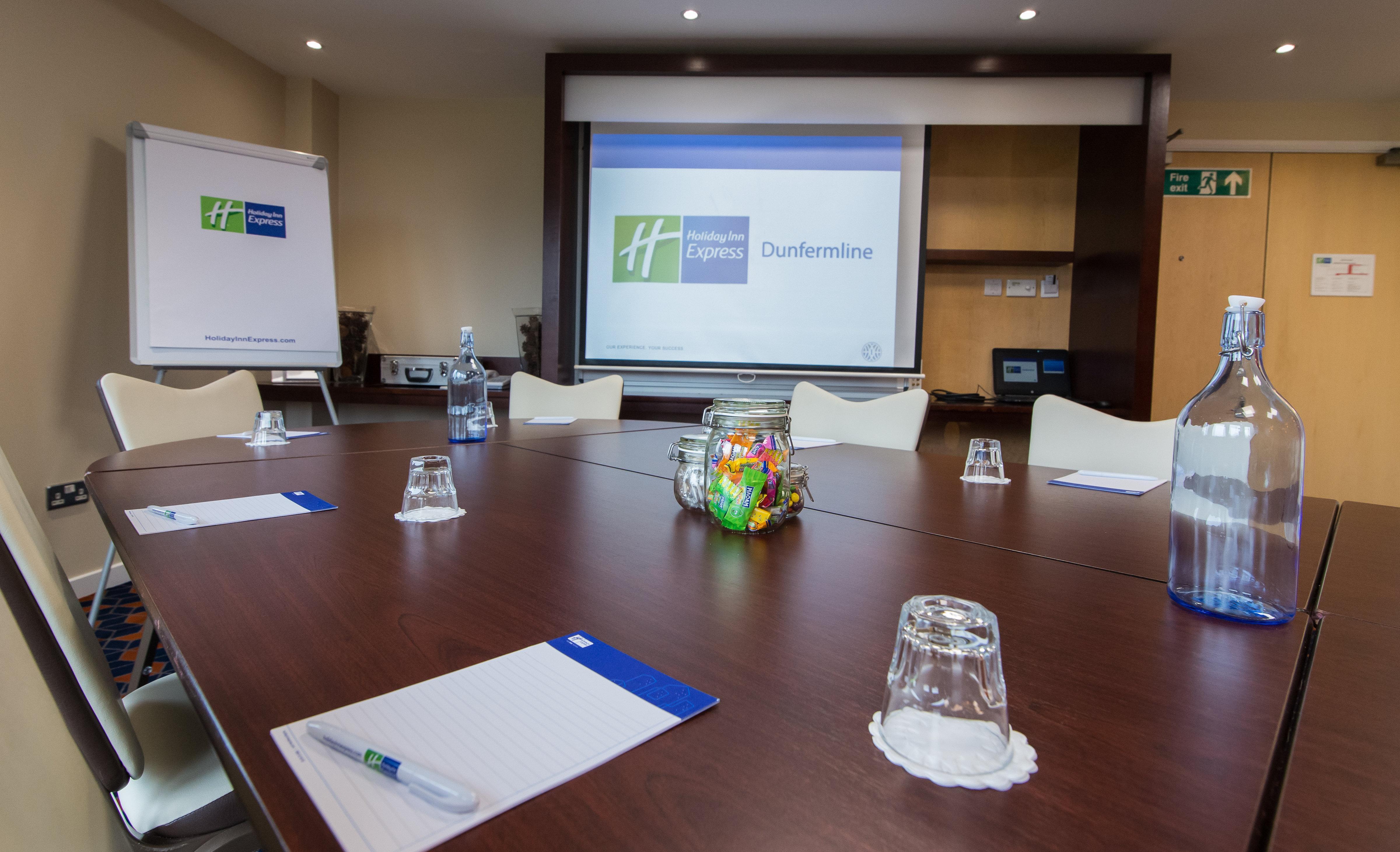 Holiday Inn Express Dunfermline By Ihg Εξωτερικό φωτογραφία