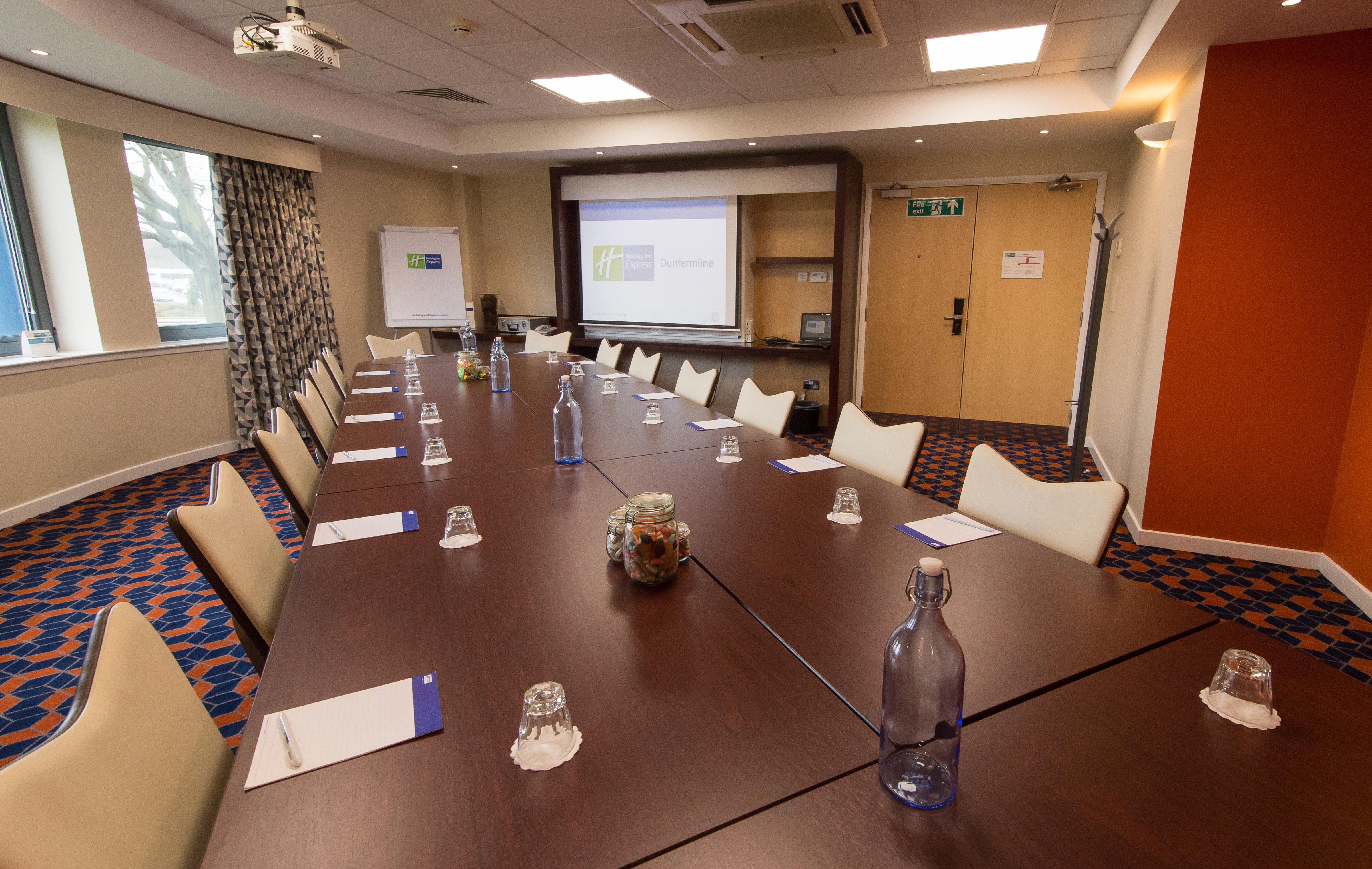 Holiday Inn Express Dunfermline By Ihg Εξωτερικό φωτογραφία