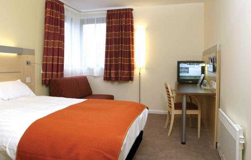 Holiday Inn Express Dunfermline By Ihg Εξωτερικό φωτογραφία